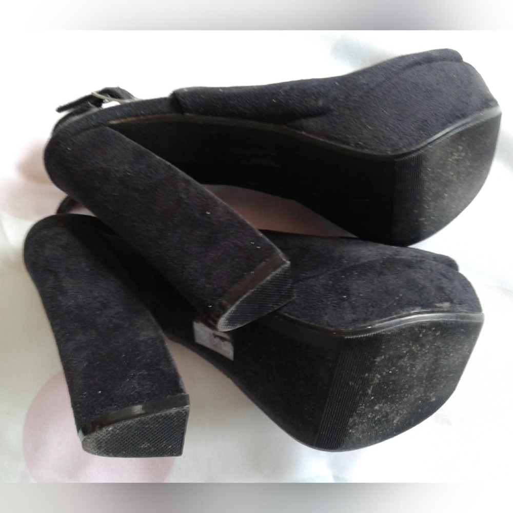Shoes - Picture 4 of 6